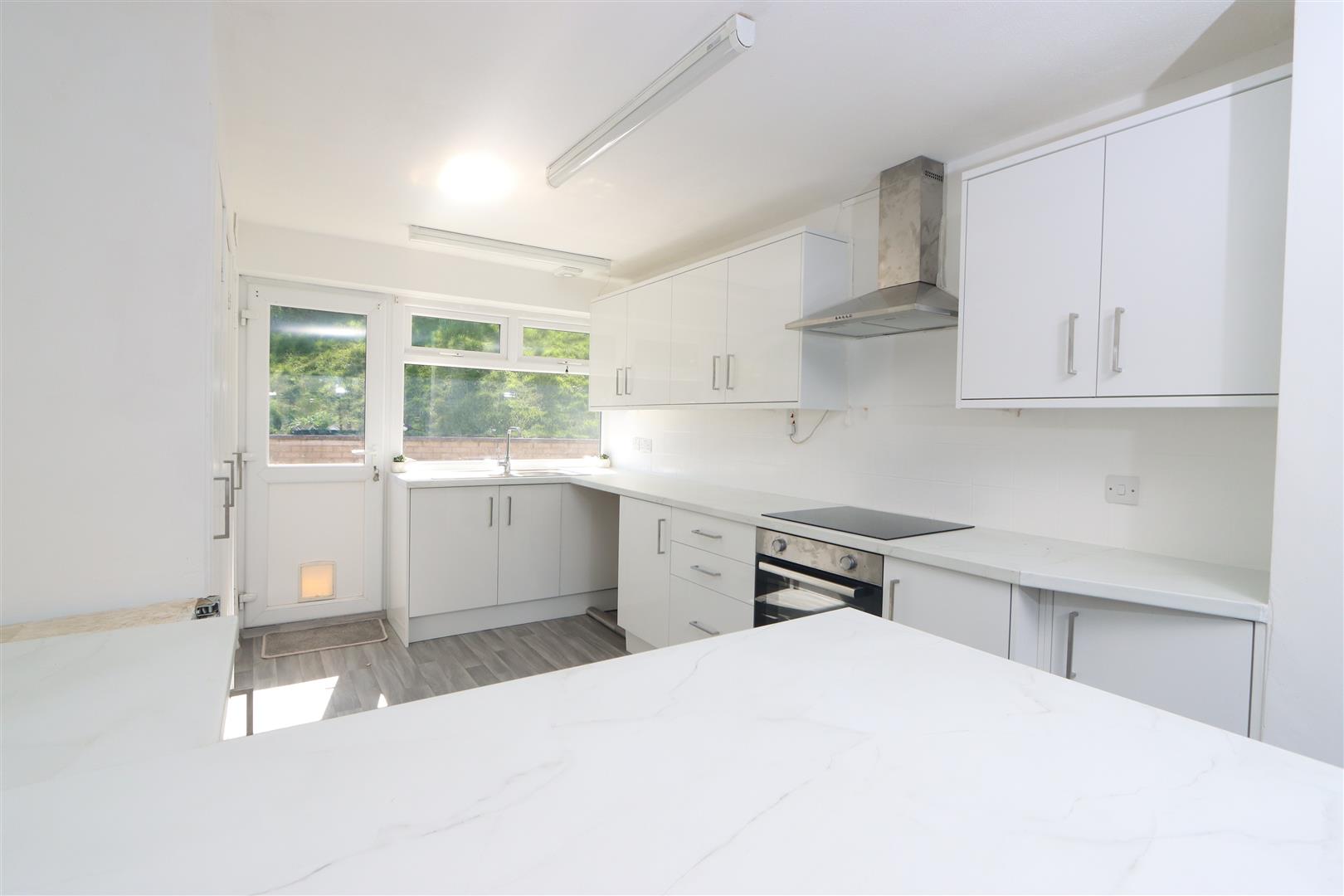 3 bed property in Thicknall Drive, Stourbridge